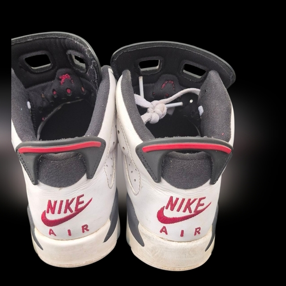 Jordan Red and White Sneakers Classic High-Top - Picture 2 of 6